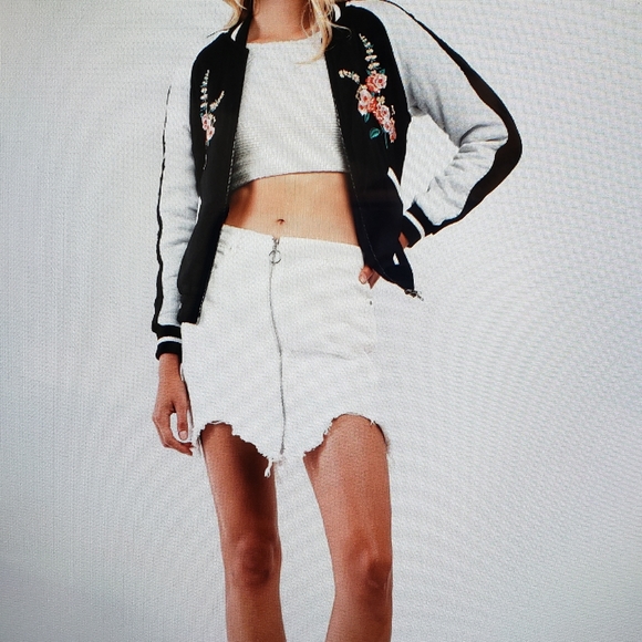 (SOLD) Embroidered Bomber Jacket (last one) - Picture 3 of 4